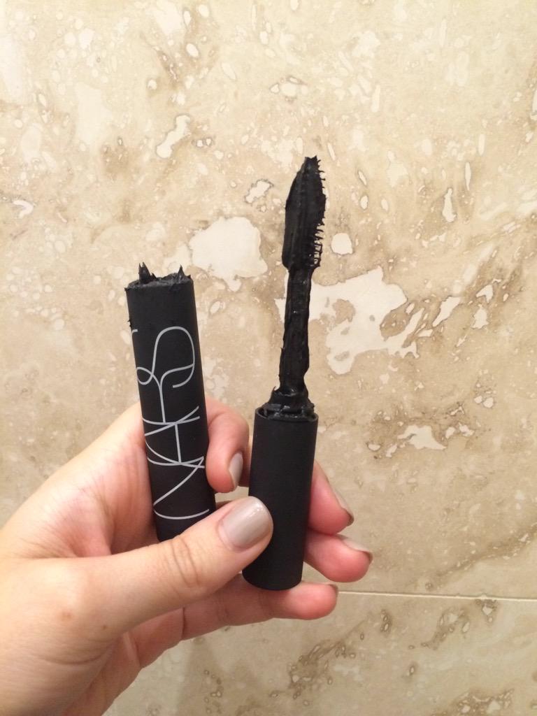 crayonsncake's tweet photo. Treated myself to the new  @NARS_makeup mascara &amp; it just smashed! What? How can mascara smash?@Space_NK https://t.co/VEdkNI94MN