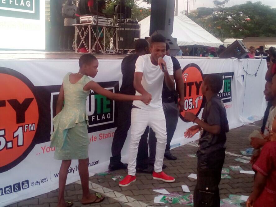 CITY1051's tweet photo. @attitudeonline performing LIVE @ikejacitymall! #SaluteToTheFlag2015 #WeLoveThisCity #IndependenceDayConcert https://t.co/heXGUfU9iL