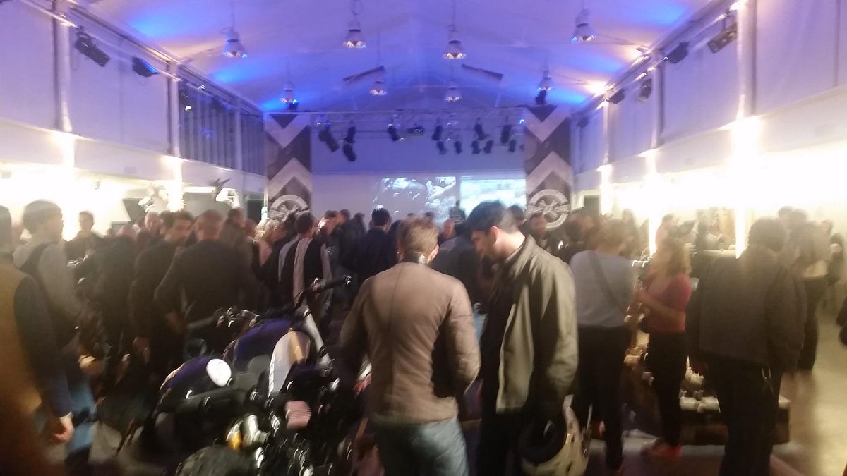 FransoyWeb's tweet photo. De l'ambiance à la #customparty2015 ! https://t.co/a101MMWRIE