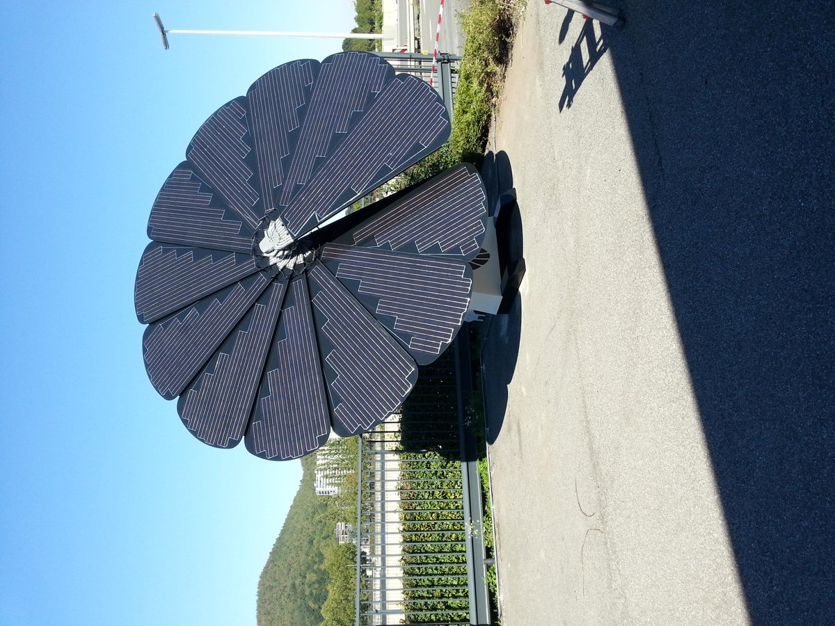 Gertboden's tweet photo. De eerste #Smartflower POP in Wallonië vandaag opgeleverd. https://t.co/5DW1imQTyJ