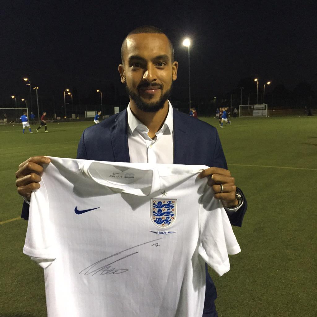 RT for the chance to win either <a href="/CalumChambers95/">Calum Chambers</a> or <a href="/theowalcott/">Theo Walcott</a> signed #England shirt #EFFCharityCup ⚽️🏆