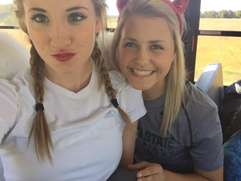 kenzieleiqh's tweet photo. 👼🏼 & 👹 #costumerelay #crosscanbecool? https://t.co/EsptYfnCsu