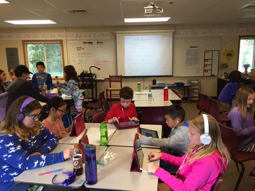 CLednum's tweet photo. Students using iPads as part of math centers in 4th grade #wahlukepd https://t.co/01hnRArmA5