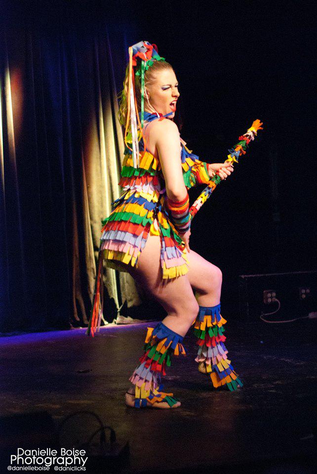 DanielleBoise's tweet photo. .@brit_aka_ariel performing in @CandyboxRevue #ASSortedMix #burlesque show at @SmithsOldeBar in #Atlanta #CBR https://t.co/WGS0WY5ZHQ