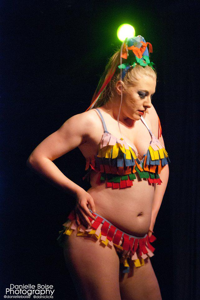 DanielleBoise's tweet photo. .@brit_aka_ariel performing in @CandyboxRevue #ASSortedMix #burlesque show at @SmithsOldeBar in #Atlanta #CBR https://t.co/WtafEp3xzP