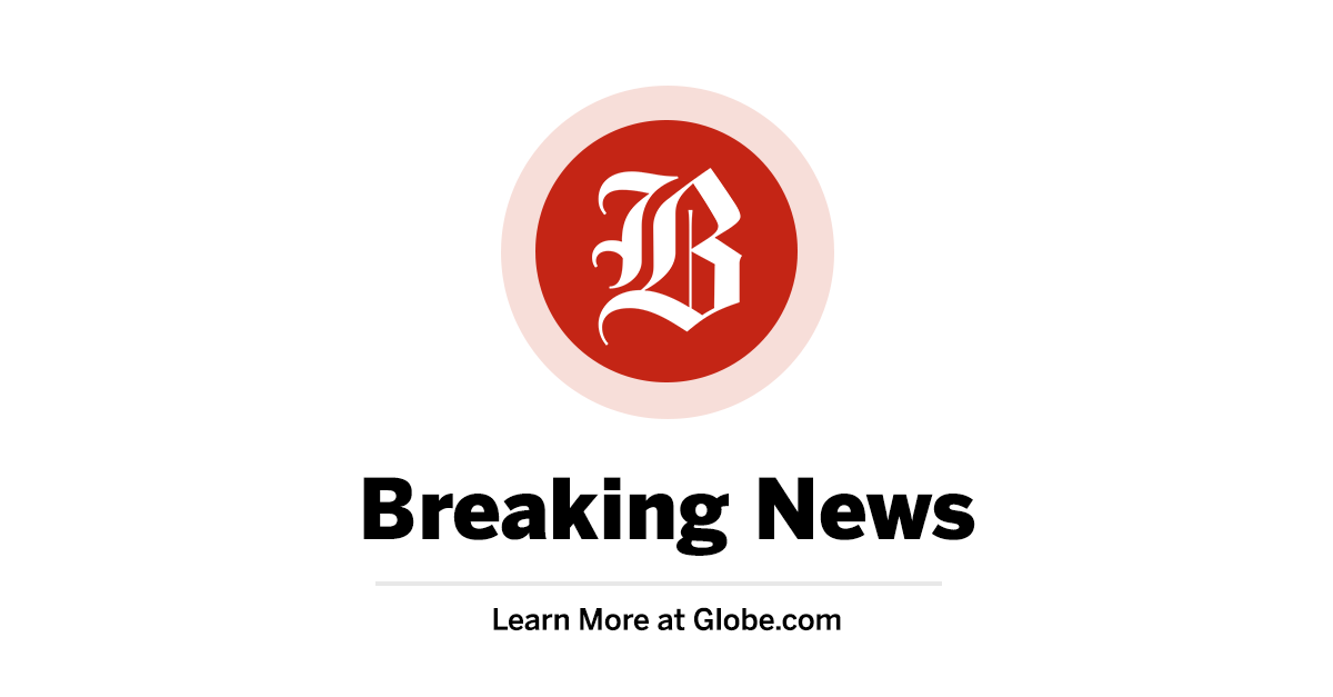 BostonGlobe's tweet photo. #Breaking: At least seven are dead in the #UCCShooting Oregon State Police tell KATU https://t.co/PGbzW39R4y https://t.co/JnHEy6Yr44