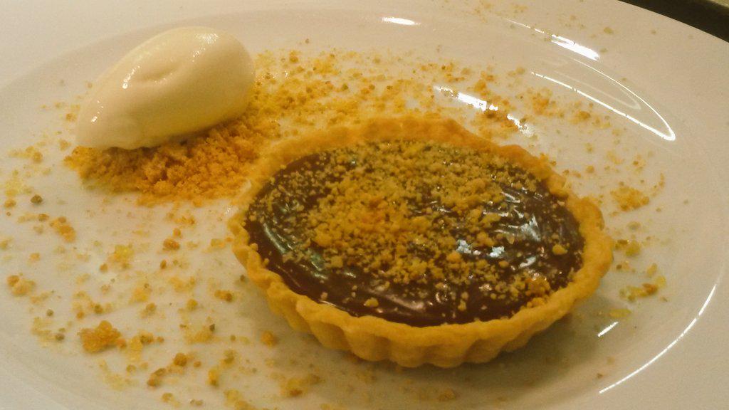 gbchefs's tweet photo. Superb chocolate &amp; peanut ganache tartlettes by @MasonsKnowstone @markdodsonchef #JusCreate Recipe on @gbchefs soon https://t.co/HDUHVG8UrT