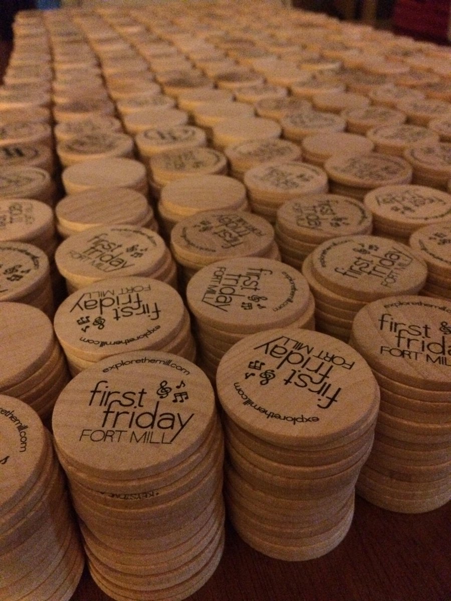 FirstFridayFM's tweet image. Rain or shine! Run by volunteers we’ve prepped the tokens. Save on tokens until 6p tonight! firstfridayfortmill.com/pay