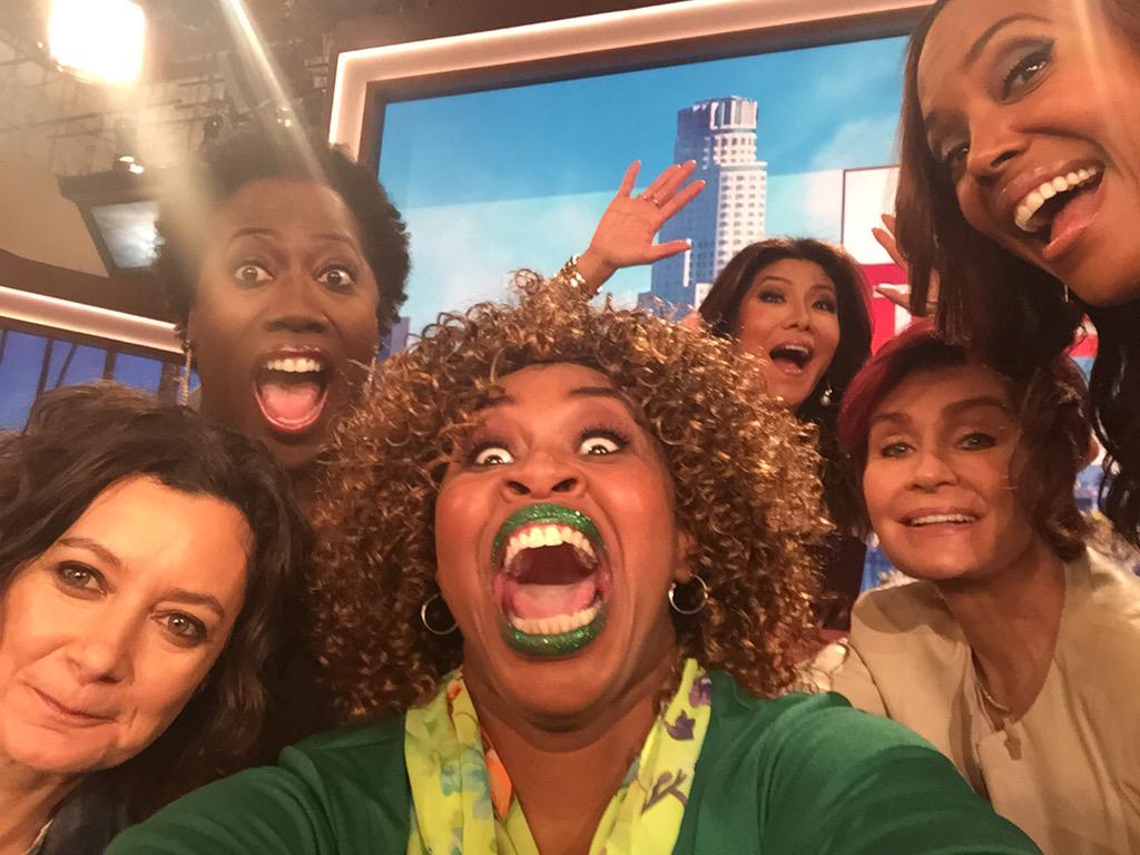 GloZell's tweet photo. The Best The Fun @TheTalkCBS @RichardBlais #CarolBurnett xoxo - GloZell #ThankYou #CBSLegend #Comedy https://t.co/h9gdNdHw9g