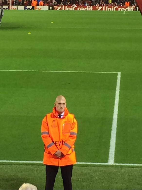 3rdEyeNot's tweet photo. Why Martin Skrtel isn't playing for Liverpool tonight... https://t.co/WLirFf3Irw