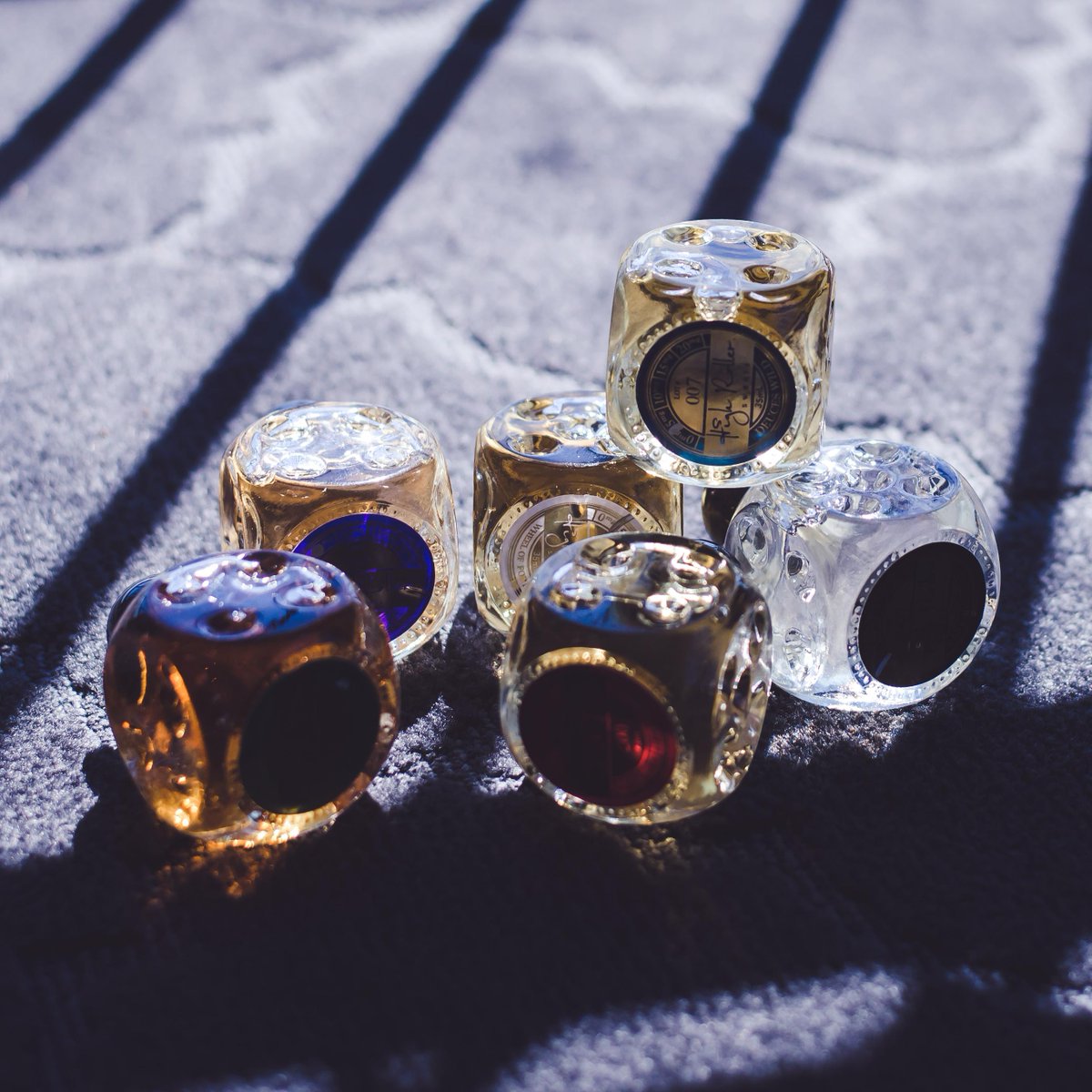 HRSweets_'s tweet photo. Life's a gamble, so roll the dice. π·AVX #highrollersweets #eliquid #ejuice #vapeclassy #likeaboss #luxury #driplife https://t.co/vlw2NAhICq