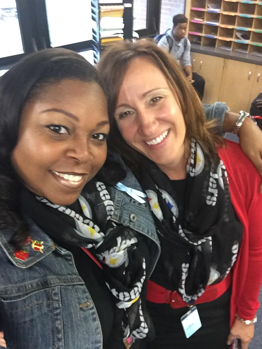Steelersjodie's tweet photo. We've been ready @ACPSk12 in VA for this game all day long @steelers #PAGals @AntonioBrown84 https://t.co/VuqH7ABsd8
