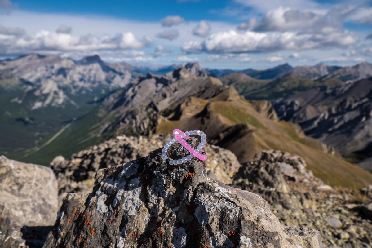 livelokai's tweet photo. Reaching new heights with our limited-edition pink lokai #lokaihero #livelokai https://t.co/SwkMW273Qu