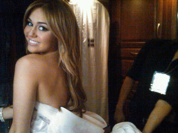 MileyCyrusFY's tweet photo. Keep Calm and Love Miley --> https://t.co/GH1QCtepnZ #miley #cyrus #MileyCyrus #WreckingBall #Bangerz #MileyCyrusB… https://t.co/OVWntDxcoo