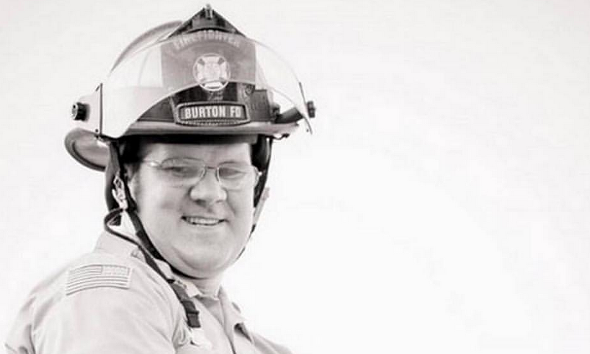 scfirefighters's tweet photo. Today we remember Firefighter Stuart Hardy of the Burton Fire District #LODD @NFFF_News https://t.co/wNhCJHsyG2