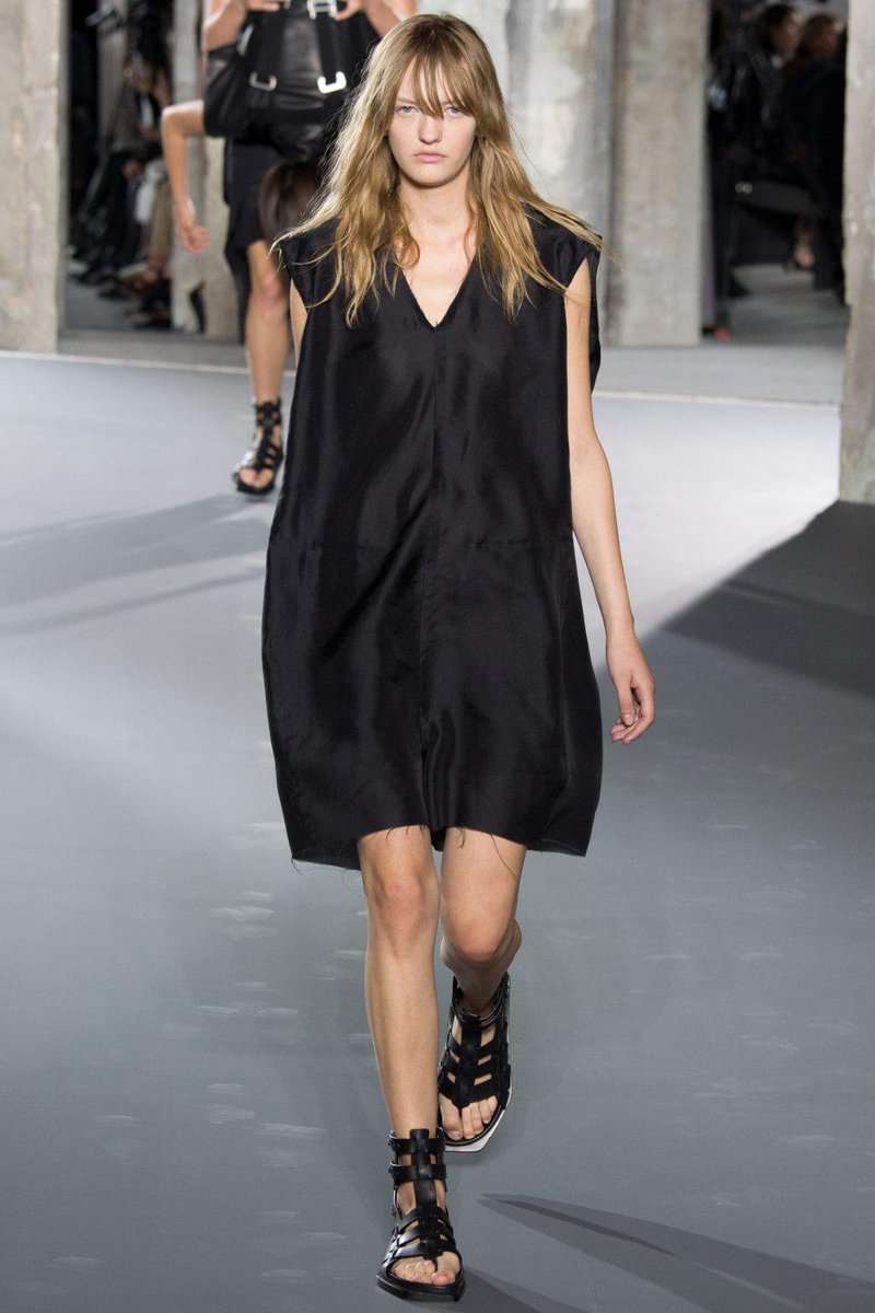 WWAMmag's tweet photo. Rick Owens Spring 2016 PFW https://t.co/r4yeQBBkH2 https://t.co/mnlzOMcdiW