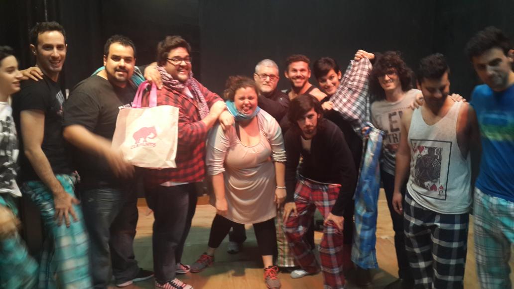 caballejm's tweet photo. El elenco de Tiempos Relativos usa @ElepantsArg @pashkus #comodos #frescos #cononda  GRACIAS @julitilli https://t.co/qkHd9e3waF