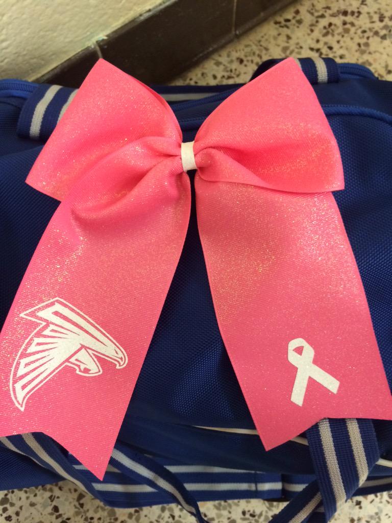 LCHS_Cheer1's tweet photo. We're in love with our #BreastCancerAwarenessMonth bows 💟💕💗 #GoFalcons https://t.co/UjTfn0XcRy