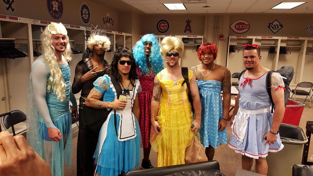D_Ross3's tweet photo. #rookiedressup https://t.co/cEBRbeV2CD