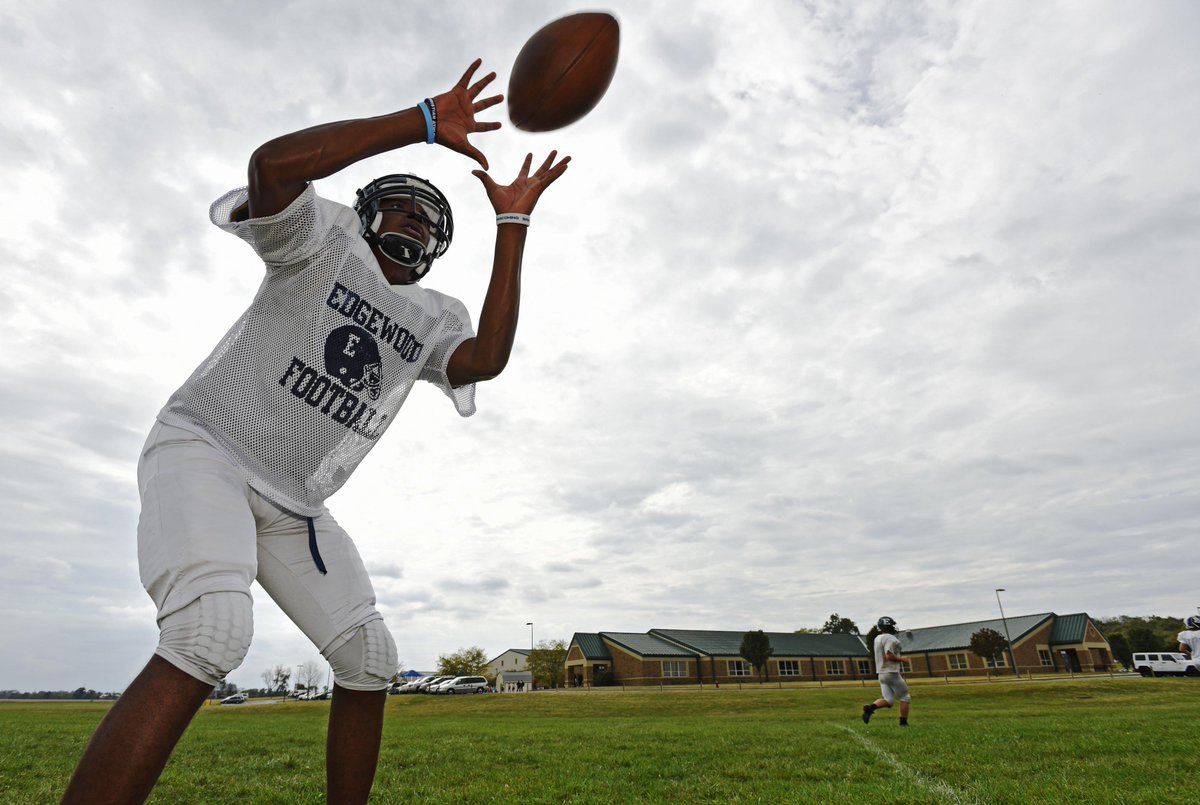 rickcassano's tweet photo. Driskell's return has game-changing effect for Edgewood https://t.co/uGmIj9VFj0 @LittleMiamiHS @Panther_Tales https://t.co/3RafDVy8wX