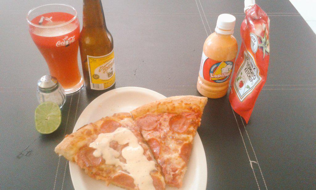 BaruckRamirez's tweet photo. Con esta comida si rompo cualquier dieta jaja :)
#Comidade10 :P https://t.co/OpXDgFVINx
