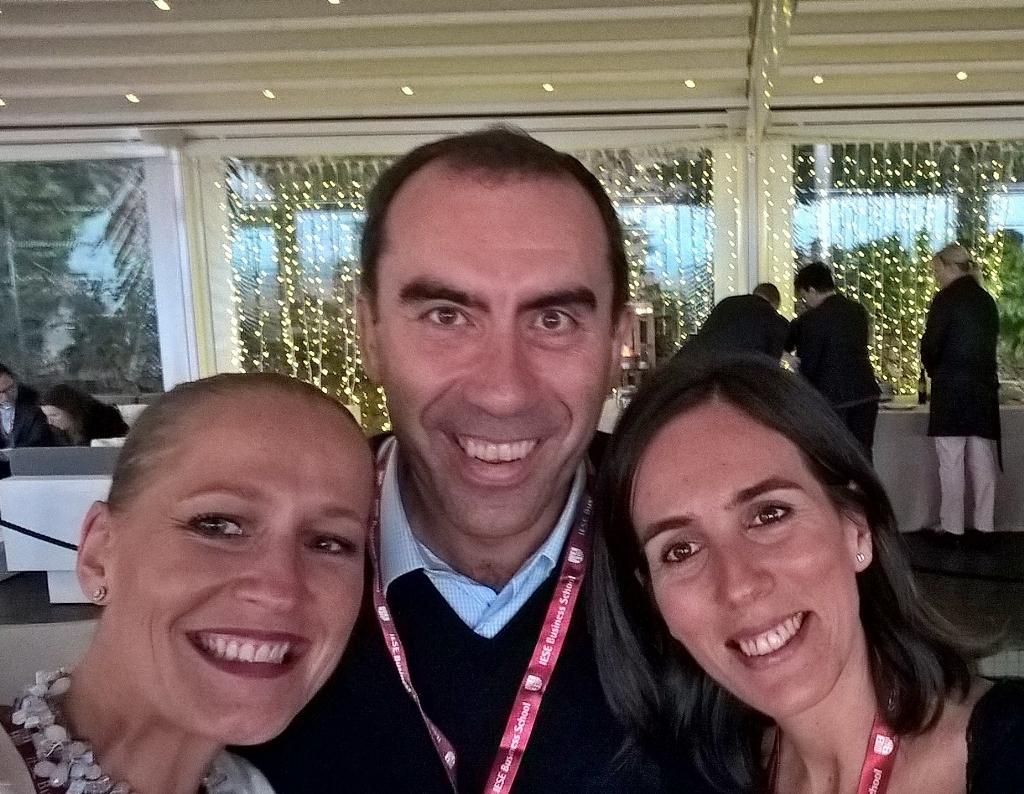 Martapi's tweet photo. A small delegation of the Spanish Armada! #IESEFFWD wrap-up networking dinner 2015 @Barcelona https://t.co/hzA9YBSiLm