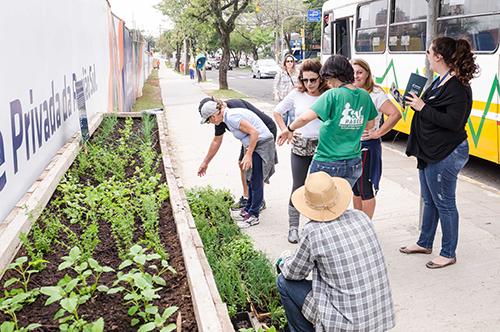 DesignUnisinos's tweet photo. Unisinos inaugura floreira em Porto Alegre com distribuição de plantas

Veja mais em https://t.co/WhrAsEuJhE https://t.co/FcbDa0t0Vk