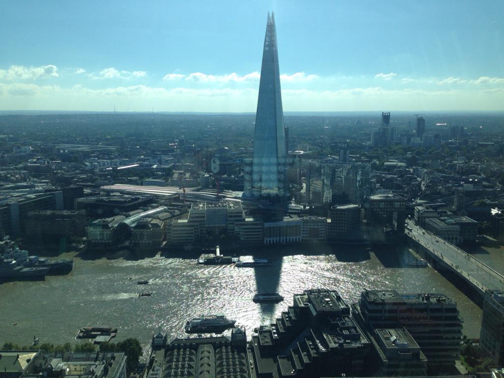 Cheeky lunchtime ascent of the #walkietalkie but I'm still #shard-obsessed <a href="/kirstyken/">kirstykenney</a> <a href="/Jshetty1/">anita klancher</a> <a href="/ruxandraionesc3/">Ruxandra Ionescu</a>