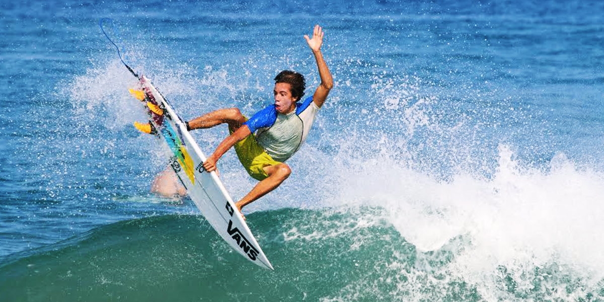vans_mx's tweet photo. El gran @JhonyCorzo montando las olas con el #VansTeam. #surf http://t.co/wZr62oaqgW
