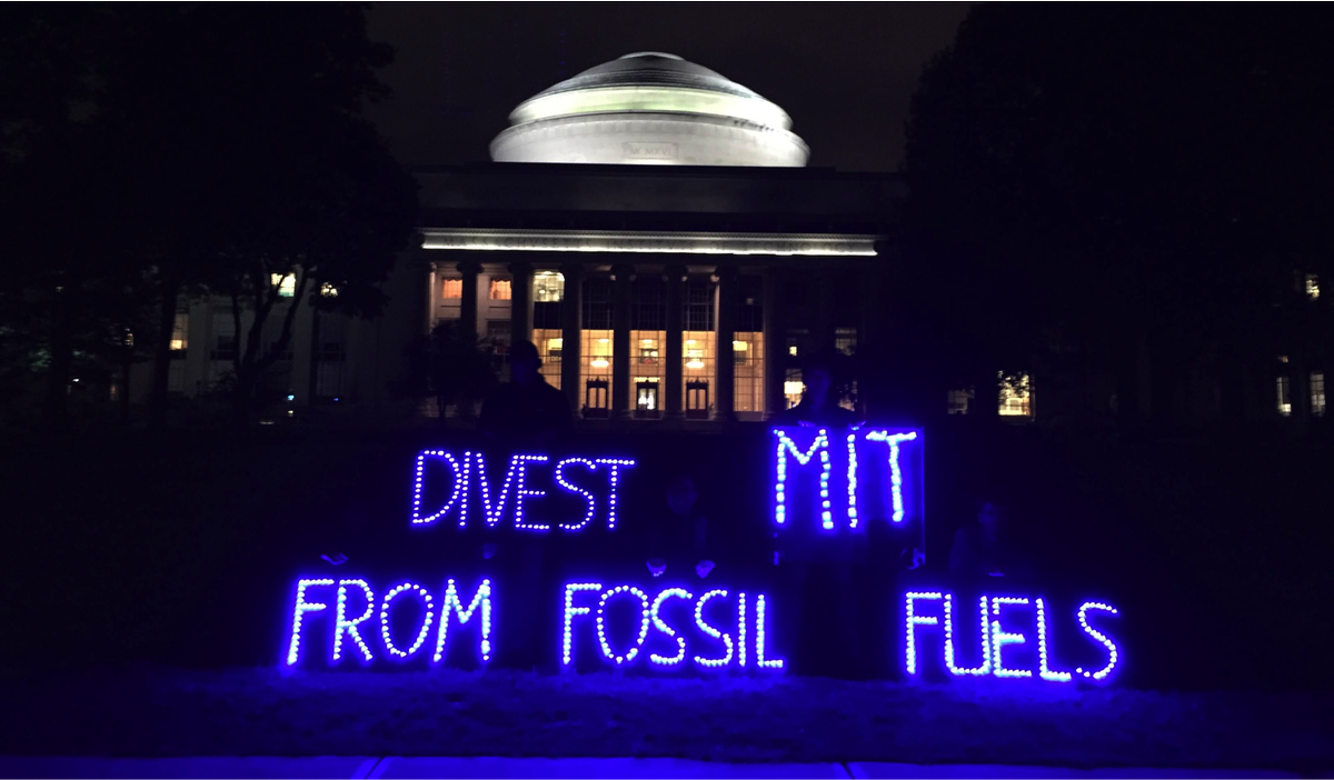 FossilFreeMIT's tweet photo. @confiable A huge thanks for the luminous #DivestMIT lights tonight! #MITClimateCountdown http://t.co/VmDvQC7UPG