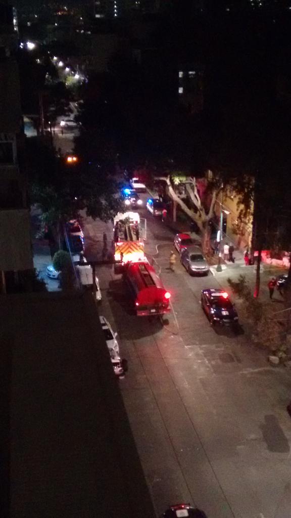 Incendio <a href="/En_laDelValle/">En la Del Valle</a> Moras y Miguel Laurent, ya llegaron bomberos y mil patrullas.