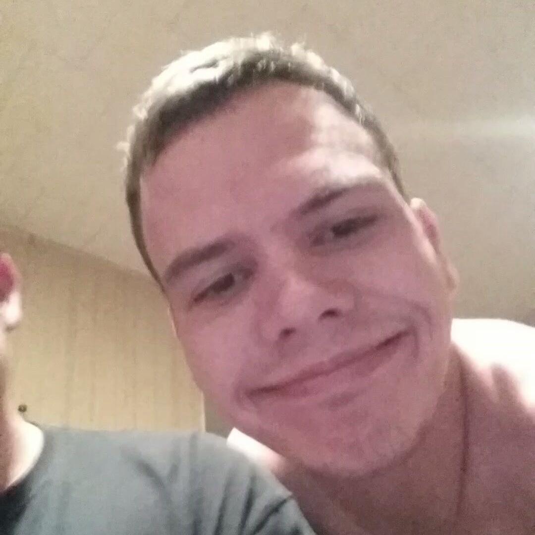 armstrong918's tweet photo. When she sends nudes for the first time. @_Cod_Father @branden7109 @jon_e_poolstick @Dswagger20 @Perma_turnt http://t.co/yFRYH0N8RJ