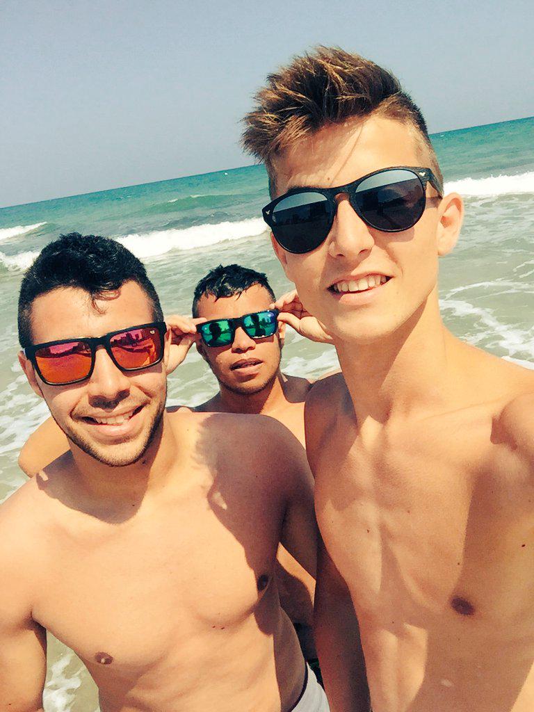 Manu14Molina's tweet photo. Como os echo de menos mis gordis http://t.co/dzzyXlR9Rw