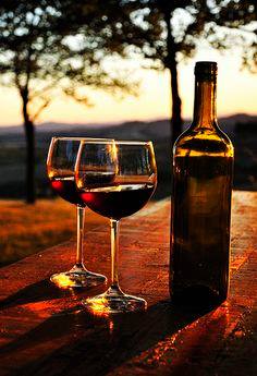WilliamVinos's tweet photo. Nada mejor que una copa de vino al final de la tarde, para reconfortar el alma.....salud http://t.co/U5z00Y3SQw