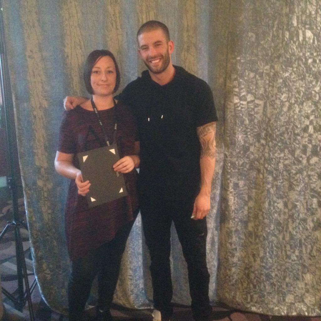 Lyddy81's tweet photo. @DarcyOake amazing night at the Hammersmith Apollo such a nice guy great to meet u aswell http://t.co/L58nTyAAUx