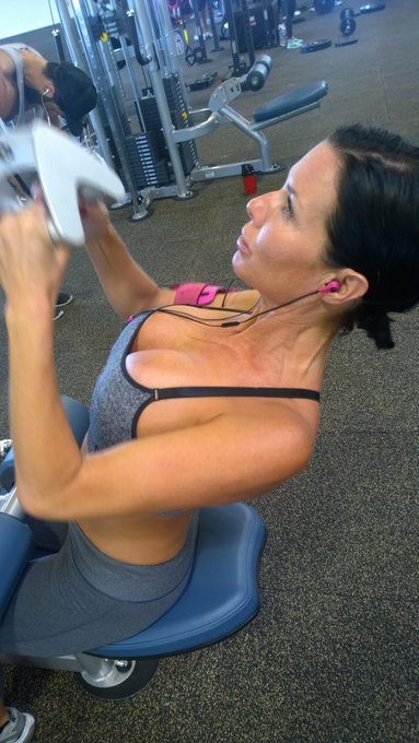 Working it hard at the gym &amp; the beach are much more sexy than being fucked up at the bar! 👍💪 http://t