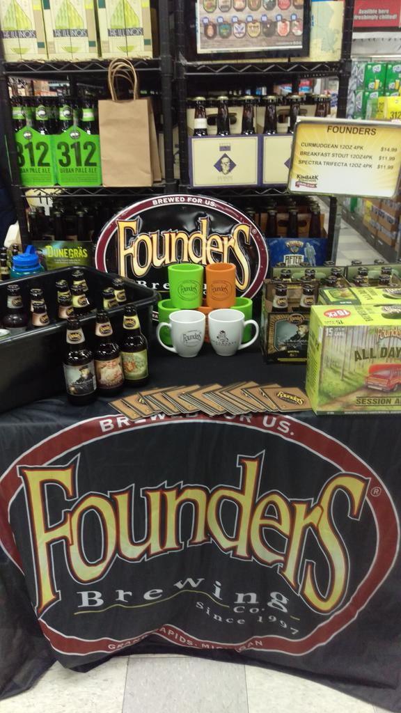 michmalon's tweet photo. @foundersbrewing #taproomthursday @KimbarkBev in Hyde Park. http://t.co/83nZMkG1Dk