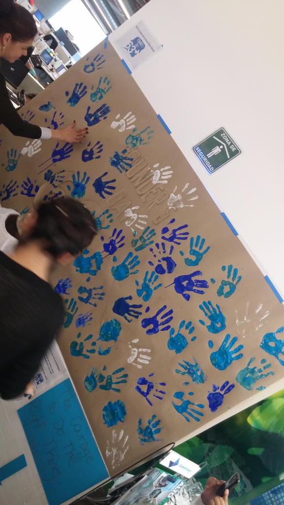 PRCarmenMuRi's tweet photo. One more year 😀 #Edelman63 #Edelculture #PR #Edelman #EdelmanMX 👏🎉📦 http://t.co/4o6uL7pLDc