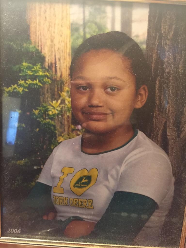 TYodez's tweet photo. Can we take a moment to notice my best friend wearing a John Deere short in 5th grade... #WhiteChild http://t.co/XouAOUveXP