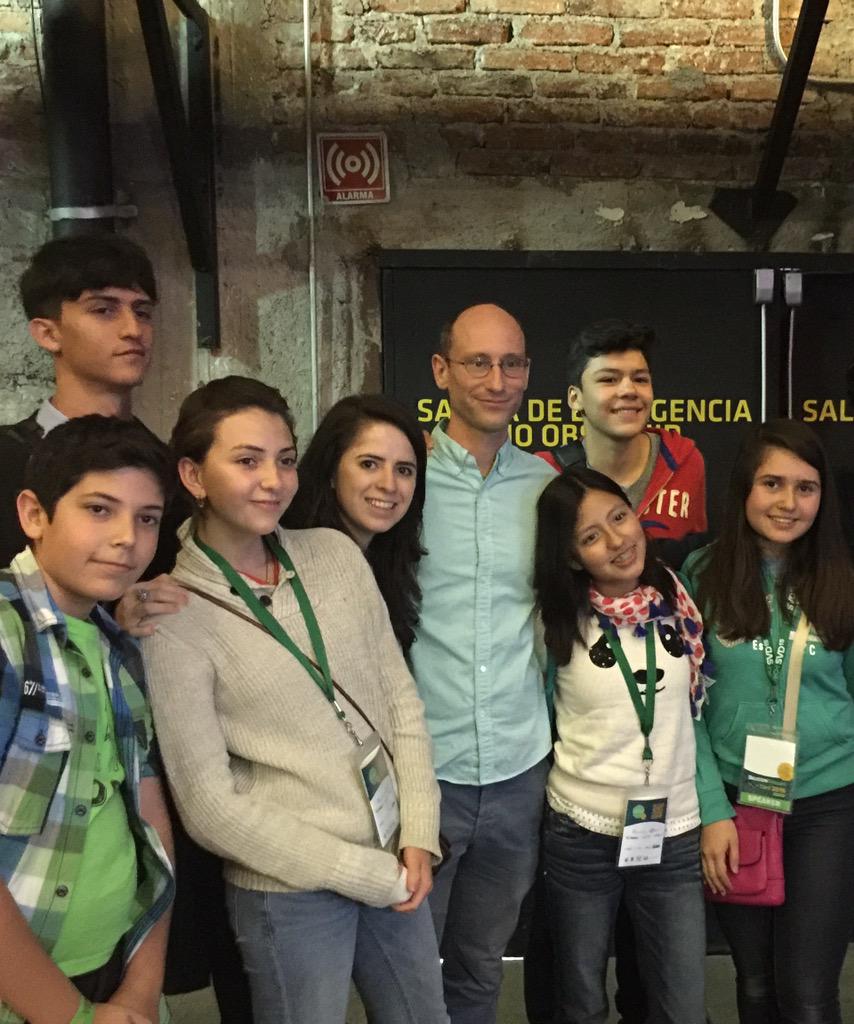 SwitchMx_'s tweet photo. Impulsando a nuestros jóvenes emprendedores #SVDCDMX #SWYouth @SWMexicoCity #Prezi #Duolingo @PosibleMex http://t.co/gCTALwSRfl