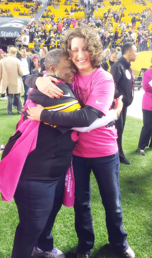JeromeBettis36's tweet photo. Survivors! #hof36 #NFLPink http://t.co/rz2yYJ37iX