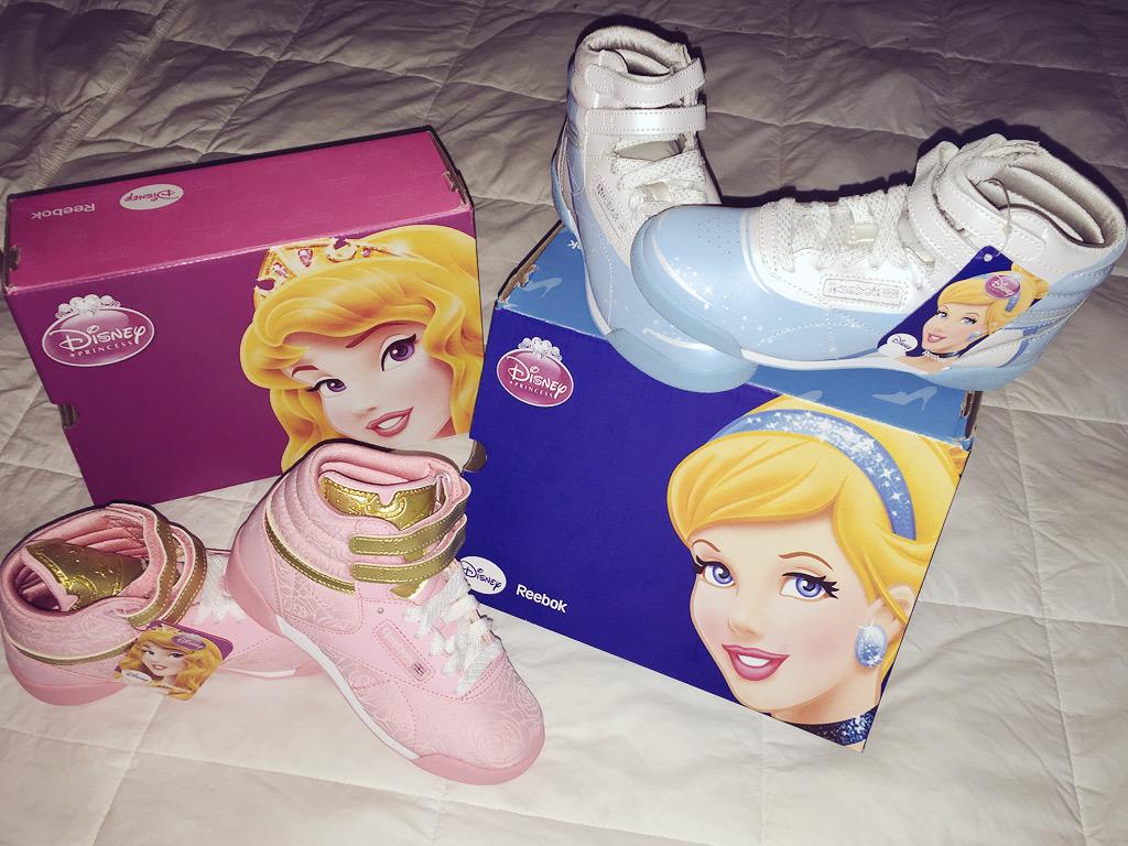 ElissaSBB's tweet photo. Q tal mis tenis!!?? #DisneyPrincess de @Reebok @ReebokMx están increíbles!! Gracias!! No me los voy a quitar nunca!😁😜 http://t.co/1rJq4NnF8Q