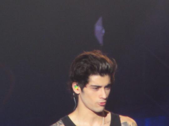 ️️ (@zaynfaces) on Twitter photo 