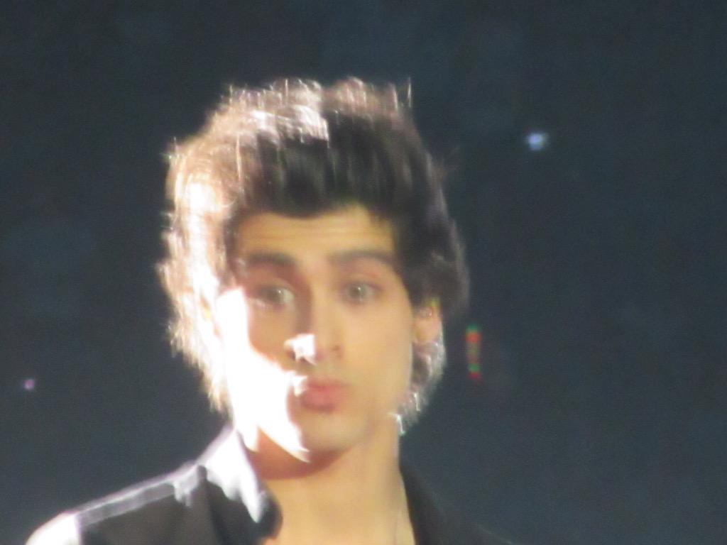 ️️ (@zaynfaces) on Twitter photo 