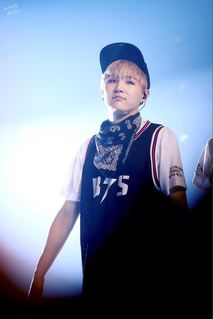 dearyoongi's tweet photo. blessing Twitter with happy/smiley yoongi being cute onstage *:･ﾟ✧ http://t.co/3lHyuuD3nU