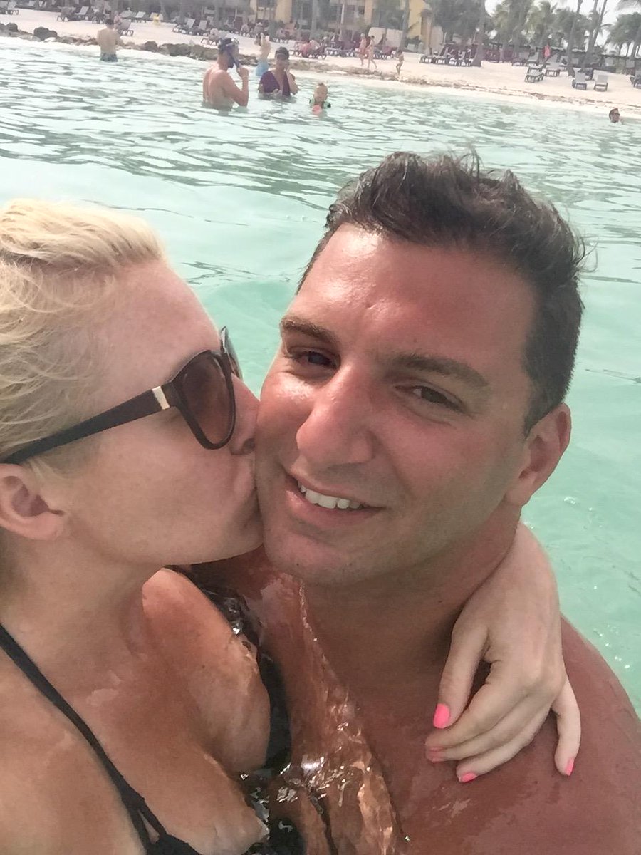 kimberlymshaw's tweet image. #tbt #legendsoflove #beachkiss @SandalsResorts @WeddingMoons