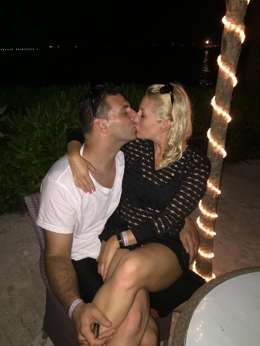 kimberlymshaw's tweet image. #tbt #legendsoflove #beachkiss #mysoontobehusband @markhucko I love you @SandalsResorts @WeddingMoons