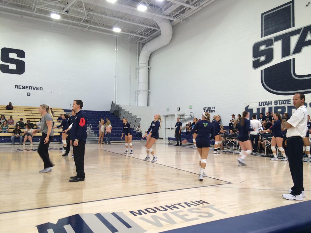 tomcat340's tweet photo. Covering @USUVolleyball for the @UtahStatesman. Just a few minutes until game time. Follow for updates! #EstesMagic http://t.co/yizNNleF1y