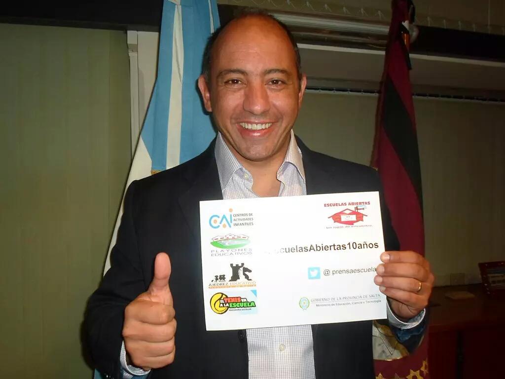 artydance23's tweet photo. [Importante]
Ministro de Educación @rdibashur se súma al gran evento #EscuelasAbiertas10años
@CadenaMaxima http://t.co/SXyKM2wRp3