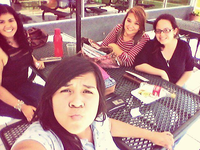 StefyChaparra's tweet photo. @nathaly119961 http://t.co/fWikCAaHJ3